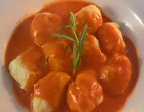 Sauce rosée au romarin