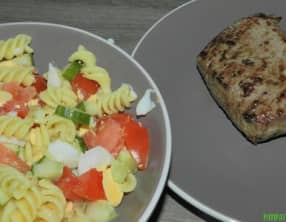 Salade de pâtes pour accompagner un pavé de boeuf