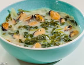 Soupe de moules aux épinards