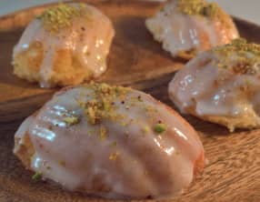 Madeleines à la rose et pistaches