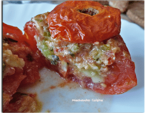 Tomates farcies aux ravioles et pesto à la tomate
