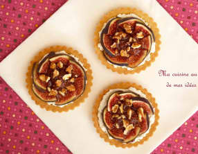 Tartelettes sablées aux figues, ricotta, miel et noix