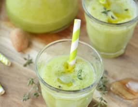 Gaspacho de courgettes à l'amande et au thym