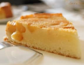 Gâteau moelleux au yaourt et pommes caramélisées