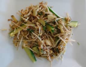 Germes de haricots mungo aux concombres