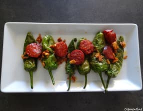 Pimientos de padron avec chorizo et ail