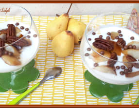 Verrines de fromage blanc, poires caramélisées au sirop d'érable, et noix de pécan