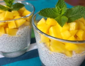Pudding graines de chia, lait de coco, mangue