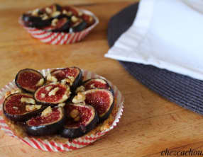 Tartelettes aux figues et éclats de noix