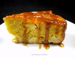 Gâteau moelleux aux pommes et au caramel au beurre salé