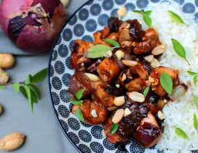 Poulet caramélisé au piment, basilic thaï et cacahuètes