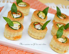 Petits feuilletés courgette, pesto rosso et mozzarella