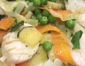 Noix de Saint-Jacques et bouillon de légumes au gingembre