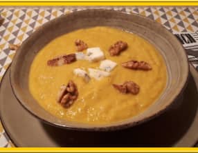 Velouté de poireaux carottes, Gorgonzola et noix