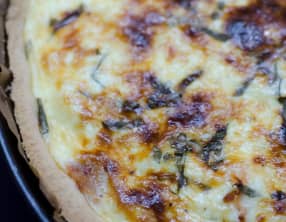 Quiche au saumon fumé et au basilic
