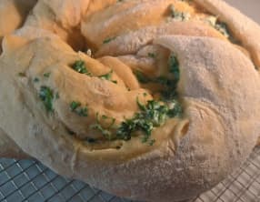 Brioche au fromage, ail et persil