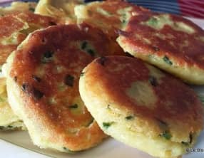 Galettes épicées aux pommes de terre et farine de pois chiches