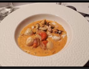 Cassolette de Coquille St Jacques à la sauce Kari