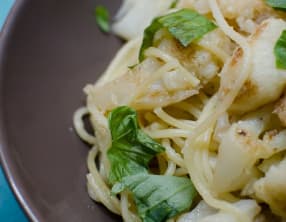 Spaghettis au chou-fleur sauté et à l'ail