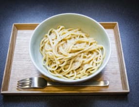 Lingine au miso, façon "cacio e pepe pasta"