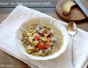 Soupe au chou et confit de canard