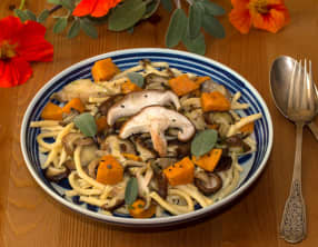 Spätzle aux shiitake, patate douce et sauge