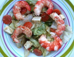 Salade avocat, carottes, chèvre frais, crevettes