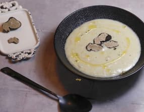 Crème d'artichaut aux truffes
