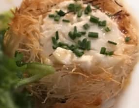 Nid de pommes de terre au de chèvre chaud