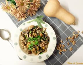 Orechiettes à la courge butternut, champignons, sauge et noix de Grenoble