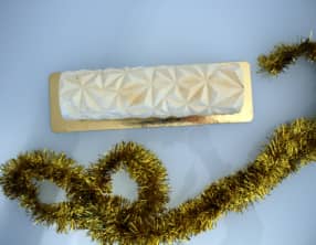 Bûche poire vanille et noisette