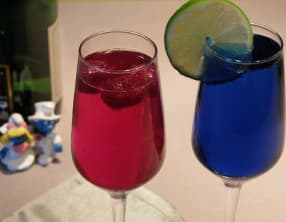 Soupe de champagne aux framboises et au curaçao