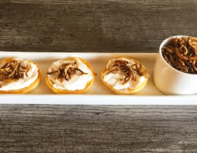 Blinis, fromage frais et vers Molitor