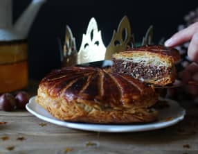 Galette des rois aux noisettes grillées et chocolat