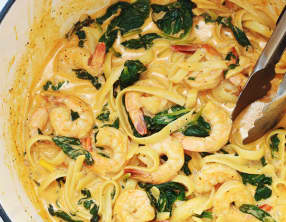 Pâtes aux crevettes et épinards