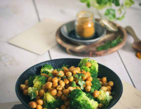 Pois chiches rôtis et brocolis