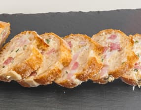 Baguette farcie aux lardons et au cheddar