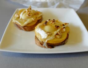Tartine normande au neufchâtel et pomme