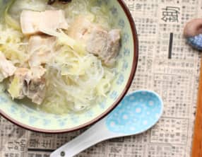Soupe de choucroute et de porc à la chinoise