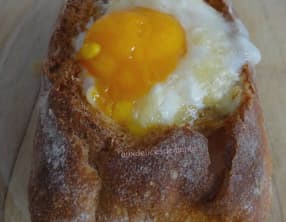 Petits pains farcis aux œufs, bacon et Maroilles