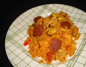 Paella fruits de mer, chorizo et poulet