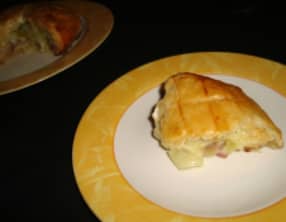 Feuilleté au camembert et au saucisson