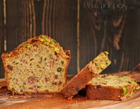 Cake aux dattes, pistaches et à l'orange