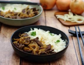 Boeuf aux oignons 