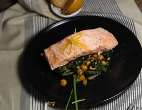 Saumon en vapeur de citron blettes et pois chiches au citron confit