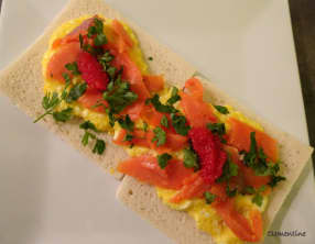 Oeufs brouillés et saumon fumé