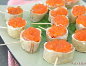 Crêpes roulées apéro au saumon fumé et œufs de saumon