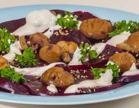 Salade de betteraves rôties, châtaignes grillées, yaourt au tahin