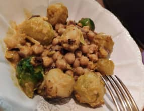 Curry de choux de Bruxelles, pois chiches