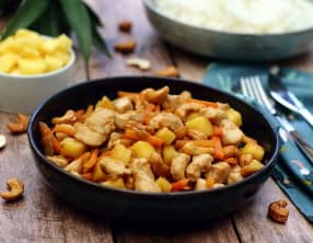 Poulet sauté aux noix de cajou et ananas